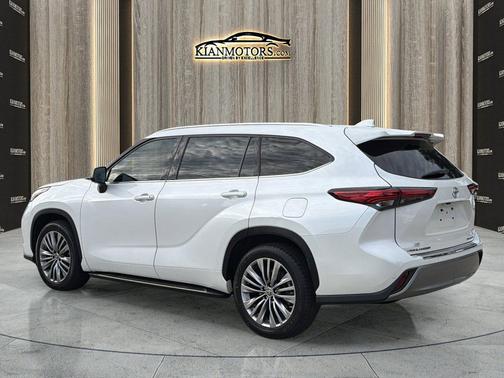 Blizzard Pearl 2020 Toyota Highlander Limited