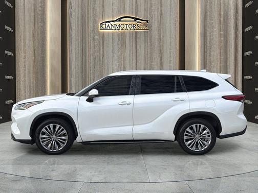 Blizzard Pearl 2020 Toyota Highlander Limited