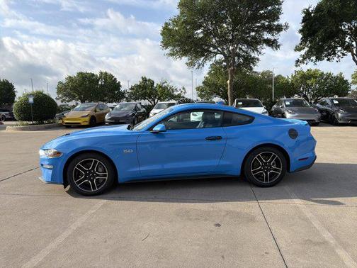 Grabber Blue Metalli 2022 Ford Mustang GT Premium