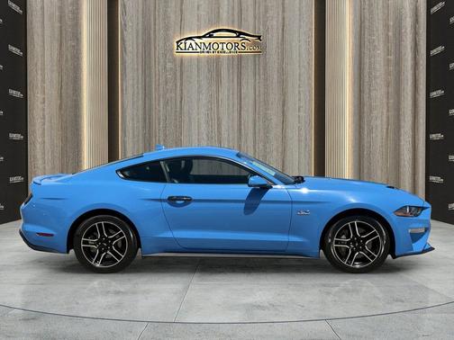 Grabber Blue Metalli 2022 Ford Mustang GT Premium