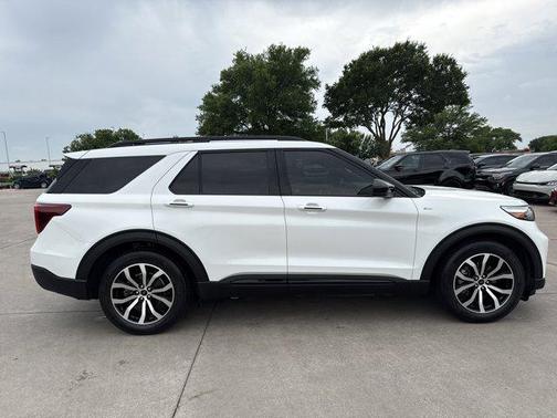 2022 Ford Explorer ST-Line