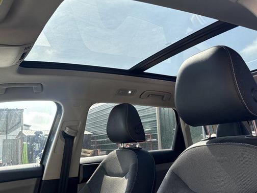 Platinum Gray Metall 2022 Volkswagen Taos 1.5T SE