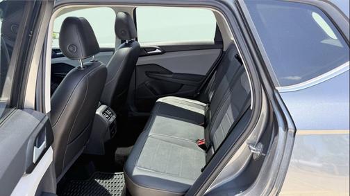 Platinum Gray Metall 2022 Volkswagen Taos 1.5T SE