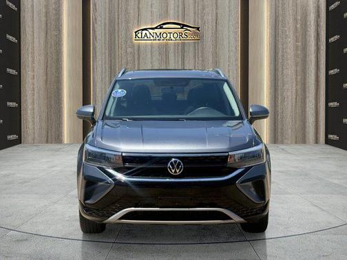 Platinum Gray Metall 2022 Volkswagen Taos 1.5T SE