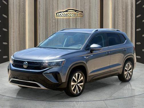 Platinum Gray Metall 2022 Volkswagen Taos 1.5T SE