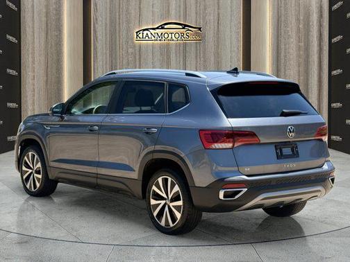 Platinum Gray Metall 2022 Volkswagen Taos 1.5T SE