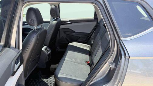 Platinum Gray Metall 2022 Volkswagen Taos 1.5T SE