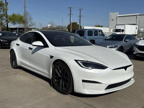 Pearl White Multi-Co 2022 Tesla Model S Plaid