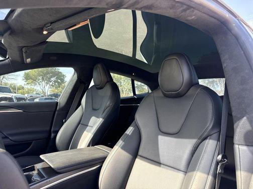 Pearl White Multi-Co 2022 Tesla Model S Plaid