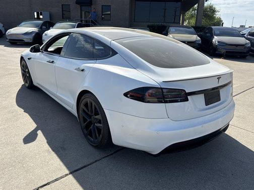 Pearl White Multi-Co 2022 Tesla Model S Plaid