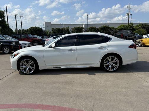 2017 INFINITI Q70L 3.7