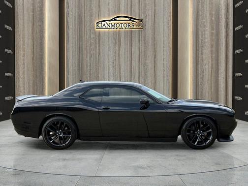 Pitch Black Clearcoat 2022 Dodge Challenger R/T