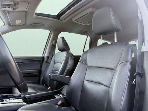 2022 Honda Pilot Touring 8-Passenger