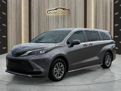 2024 Toyota Sienna LE