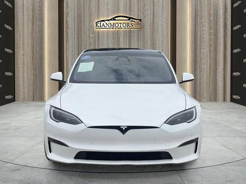 Pearl White Multi-Co 2022 Tesla Model S Plaid
