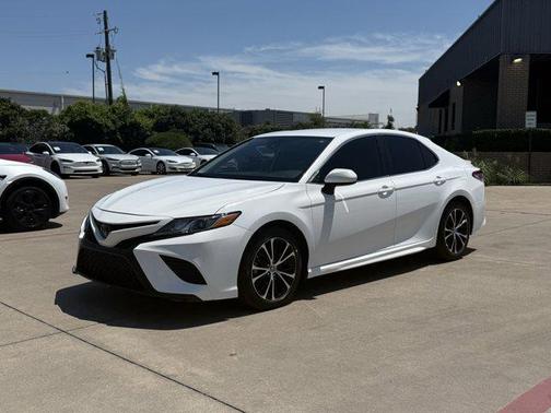 2020 Toyota Camry SE