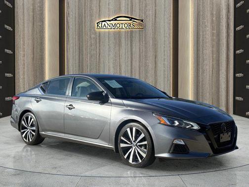 2022 Nissan Altima SR FWD