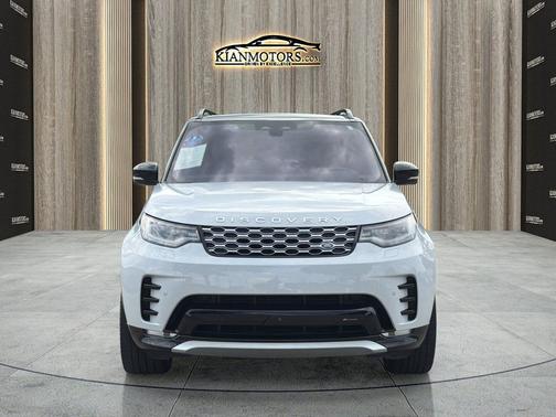 Fuji White 2023 Land Rover Discovery P360 Metropolitan Edition