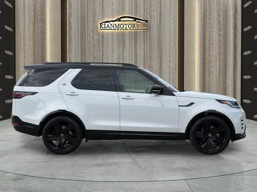 Fuji White 2023 Land Rover Discovery P360 Metropolitan Edition