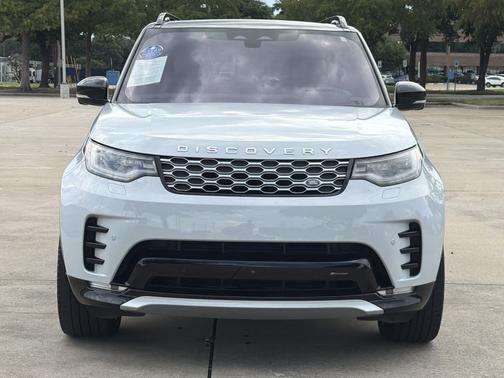 Fuji White 2023 Land Rover Discovery P360 Metropolitan Edition