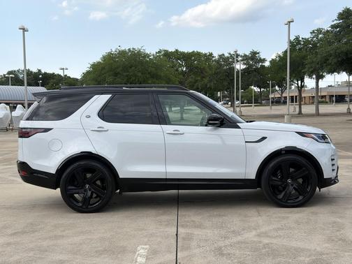 Fuji White 2023 Land Rover Discovery P360 Metropolitan Edition