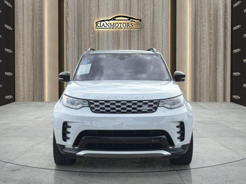 Fuji White 2023 Land Rover Discovery P360 Metropolitan Edition
