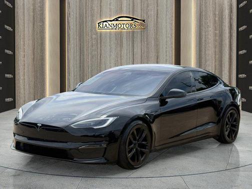 Holographic wrap 2023 Tesla Model S Plaid