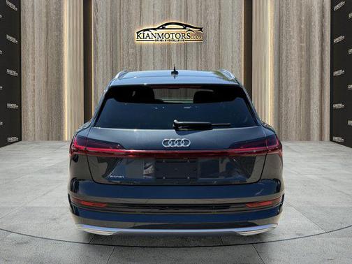 2019 Audi e-tron Premium Plus