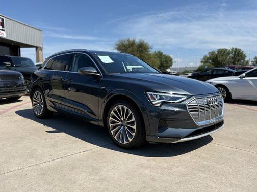 2019 Audi e-tron Premium Plus