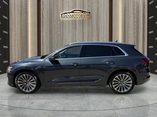 2019 Audi e-tron Premium Plus