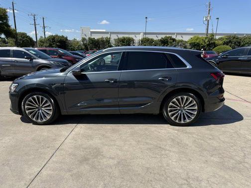 2019 Audi e-tron Premium Plus