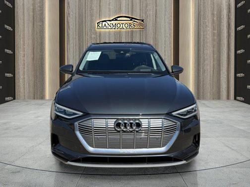 2019 Audi e-tron Premium Plus
