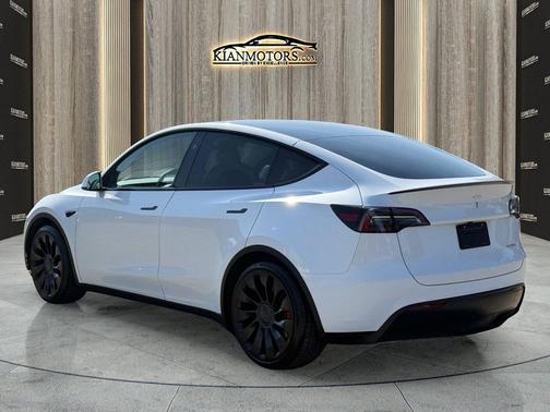 Pearl White Multi-Co 2023 Tesla Model Y Performance Dual Motor All-Wheel Drive