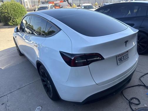 Pearl White Multi-Co 2024 Tesla Model Y Long Range Dual Motor All-Wheel Drive