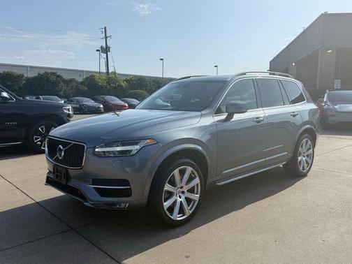 2017 Volvo XC90 T6 Momentum