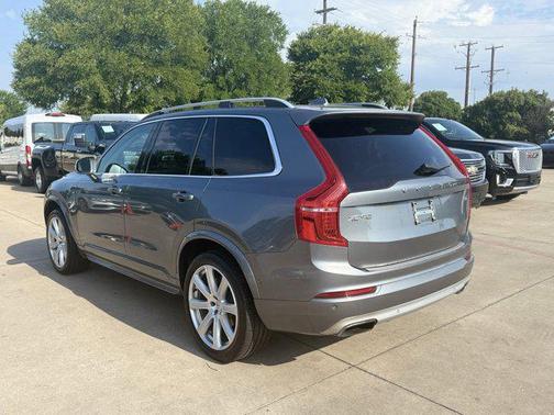 2017 Volvo XC90 T6 Momentum