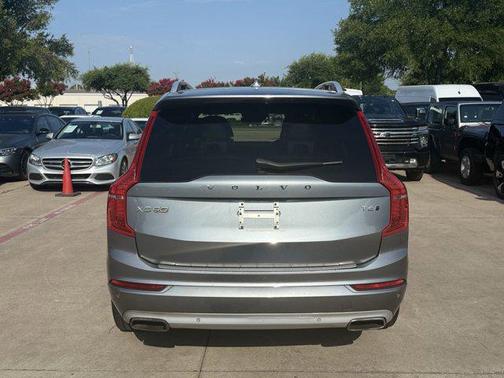 2017 Volvo XC90 T6 Momentum