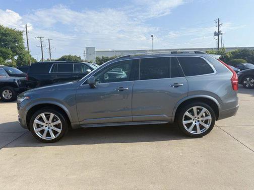 2017 Volvo XC90 T6 Momentum