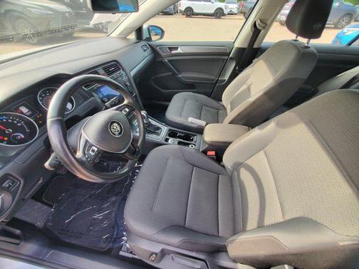 2017 Volkswagen e-Golf SE