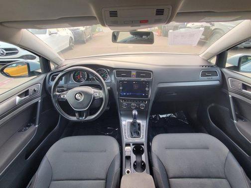 2017 Volkswagen e-Golf SE