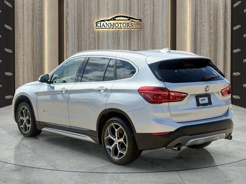 Glacier Silver Metallic 2018 BMW X1 sDrive28i