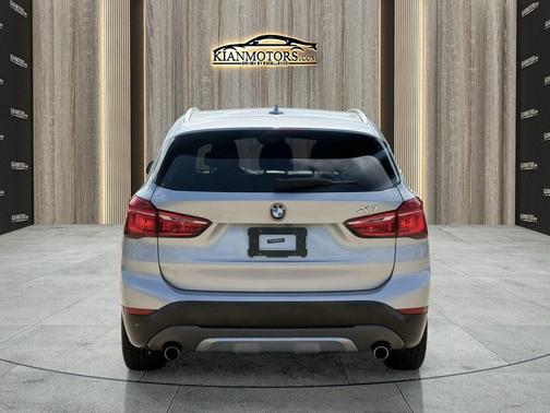 Glacier Silver Metallic 2018 BMW X1 sDrive28i