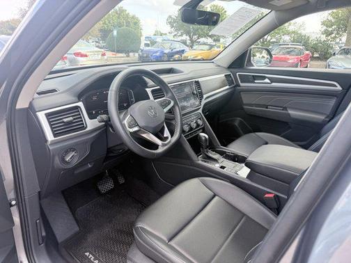2022 Volkswagen Atlas 3.6L SE w/Technology