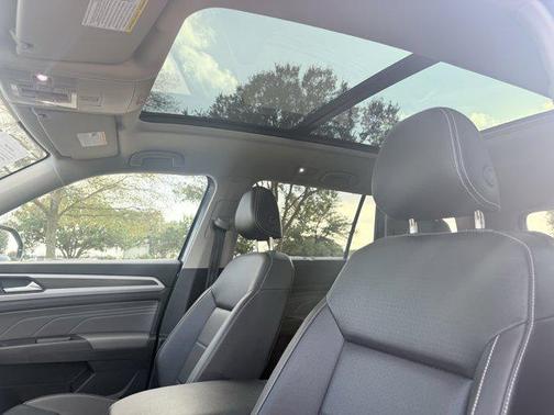 2022 Volkswagen Atlas 3.6L SE w/Technology