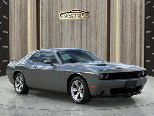 2017 Dodge Challenger SXT