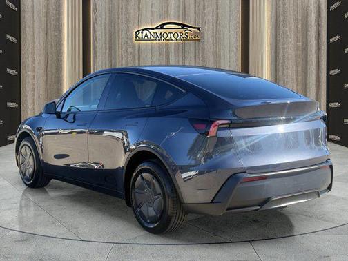 2026 Tesla Model Y Standard Rear-Wheel Drive