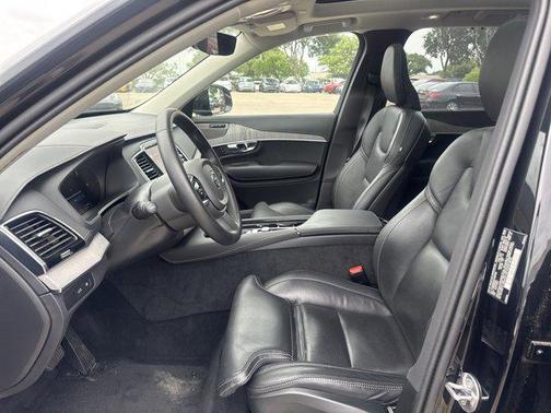 Onyx Black Metallic 2025 Volvo XC90 Plug-In Hybrid T8 Ultra 7-Seater