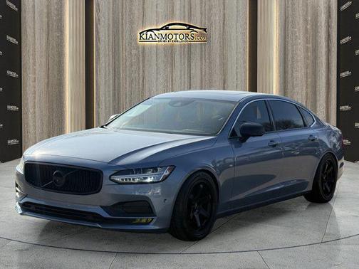 2018 Volvo S90 T5 Momentum
