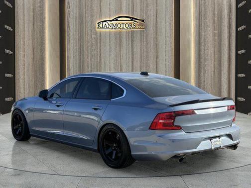 2018 Volvo S90 T5 Momentum