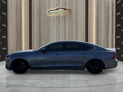 2018 Volvo S90 T5 Momentum